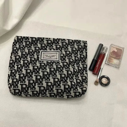 Elegant Jacquard Canvas Cosmetic Clutch – Black & White Floral Makeup Bag