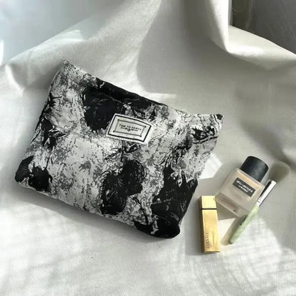 Elegant Jacquard Canvas Cosmetic Clutch – Black & White Floral Makeup Bag