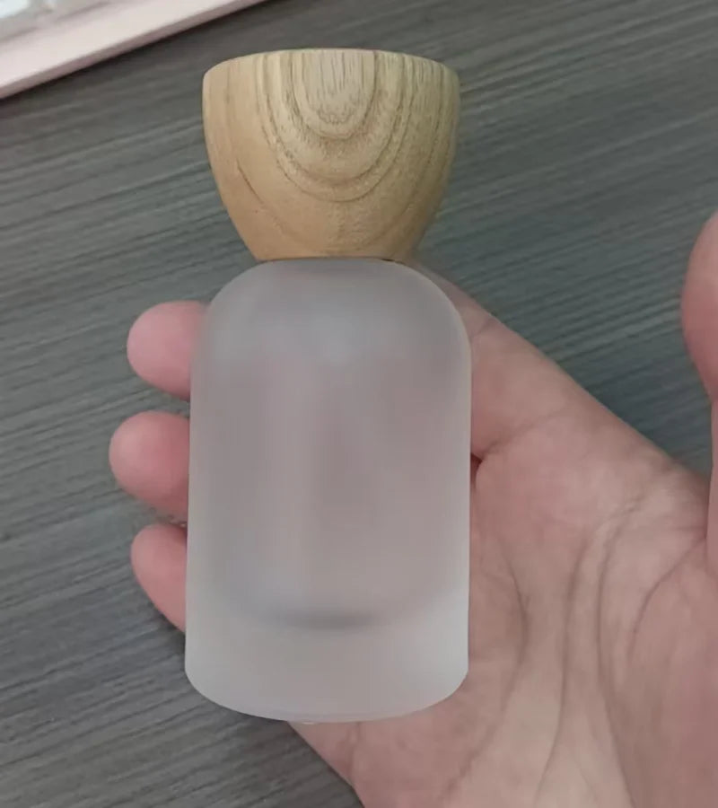 High-grade 30/50/100ml Empty Clear/ Frosted Glass Perfume Bottle Screw Wood Lid Spray Bottle Toner Atomizer Cosmetic Bottles