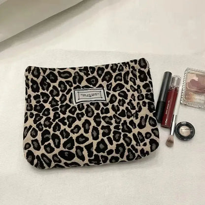 Elegant Jacquard Canvas Cosmetic Clutch – Black & White Floral Makeup Bag
