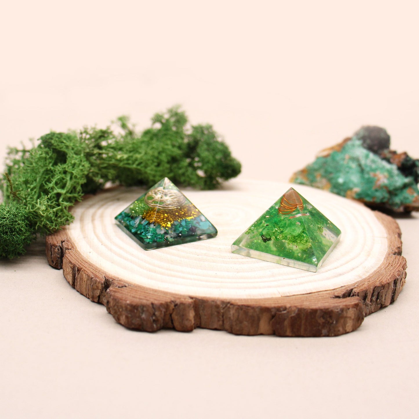 Sm Orgonite Pyramid 25mm Gemchips and Copper