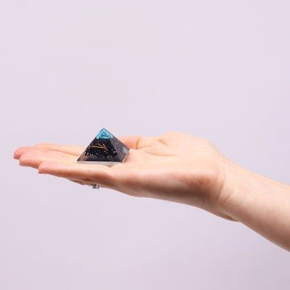Sm Orgonite Pyramid 25mm Gemchips and Copper